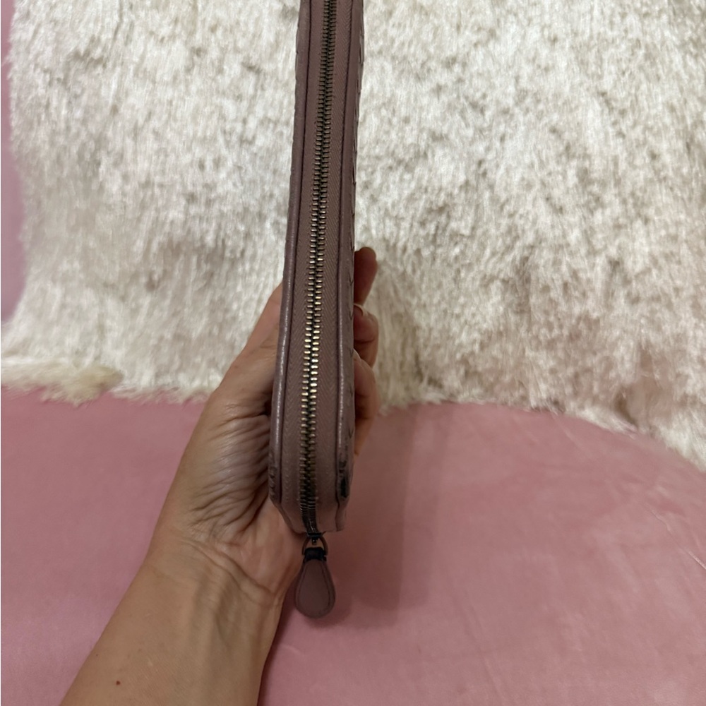 Authentic Bottega Veneta Intrecciato Leather Zippy Wallet. Mauve Pink - Picture 7 of 12